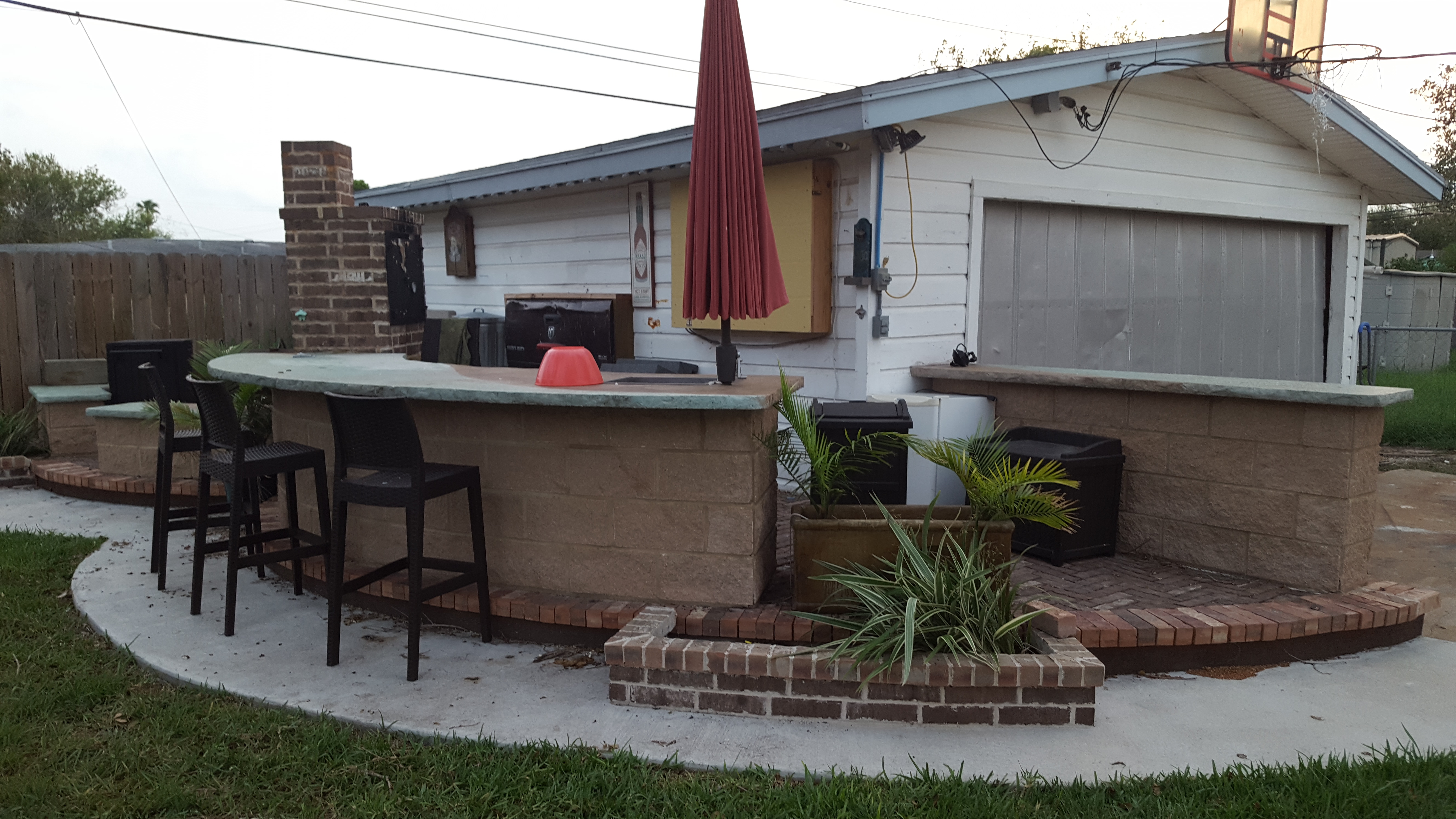 Spacious outdoor kitchens.