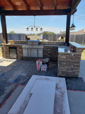 Spacious outdoor kitchens.